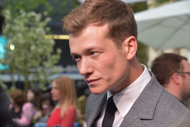 大胆ドレスのミア・ワシコウスカ、ジョニー・デップらと再会！『アリス』EUプレミアフォトギャラリー（35枚目）