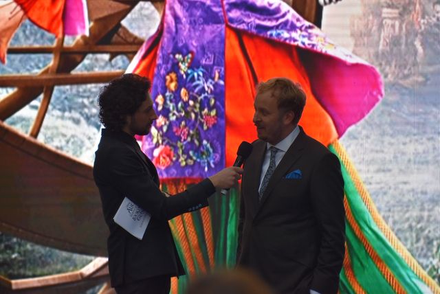 大胆ドレスのミア・ワシコウスカ、ジョニー・デップらと再会！『アリス』EUプレミアフォトギャラリー（72枚目）