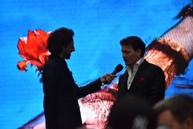 大胆ドレスのミア・ワシコウスカ、ジョニー・デップらと再会！『アリス』EUプレミアフォトギャラリー（75枚目）