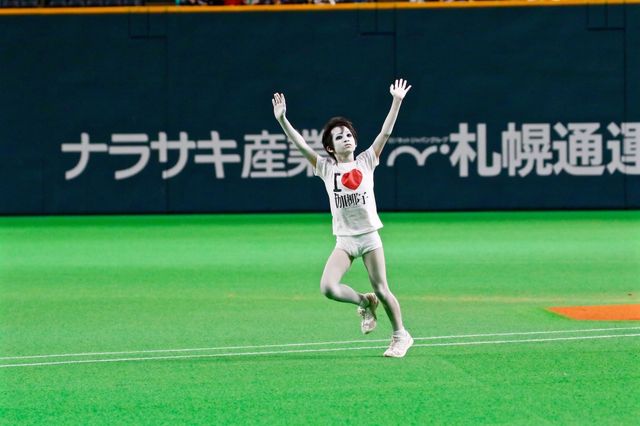 貞子＆伽椰子、呪いじゃなくて野球で対決！フォトギャラリー（3枚目）