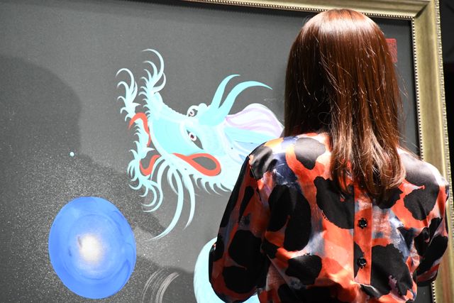 吉川愛も大興奮！『ラーヤと龍の王国』シスーをイメージした一筆龍（10枚目）