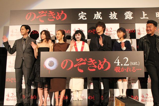 板野友美、悲鳴！入来茉里に思わず抱きつく！写真ギャラリー（11枚目）