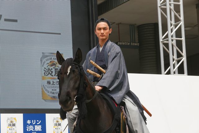 高良健吾、新社会人にアドバイス「キリン淡麗極上<生>」新CM発表会ギャラリー（11枚目）