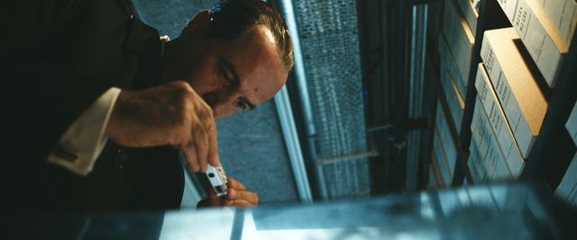 これがスパイツールだ！『クーリエ：最高機密の運び屋』場面写真（4枚目）