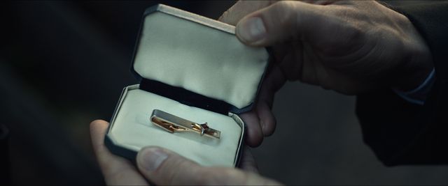 これがスパイツールだ！『クーリエ：最高機密の運び屋』場面写真（5枚目）