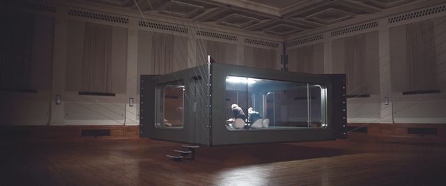 これがスパイツールだ！『クーリエ：最高機密の運び屋』場面写真（6枚目）