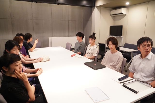 田中圭＆横浜流星が謎に迫る！ドラマ「あなたの番です」13話場面カット（8枚目）