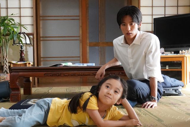 目黒蓮が徐々に“父”の顔に…「海のはじまり」4話場面写真：フォトギャラリー