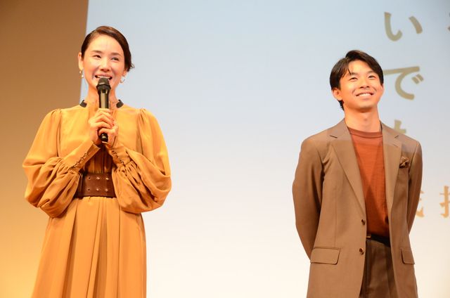 吉田羊＆太賀、ゴスペラーズ生歌に感激！映画『母さんがどんなに僕を嫌いでも』完成披露試写会（14枚目）