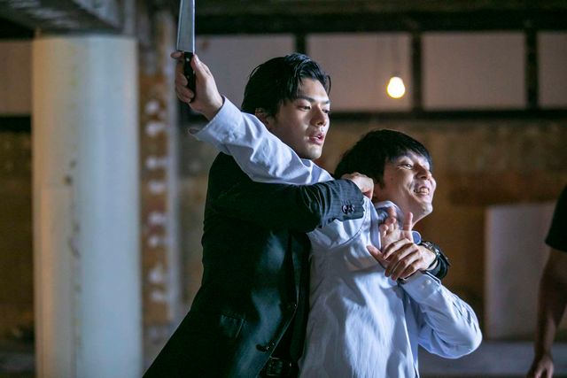 崎山つばさ、危険な雰囲気…！映画『クロガラス』場面写真ほか：フォトギャラリー