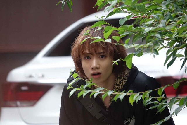 崎山つばさ、危険な雰囲気…！映画『クロガラス』場面写真ほか（6枚目）