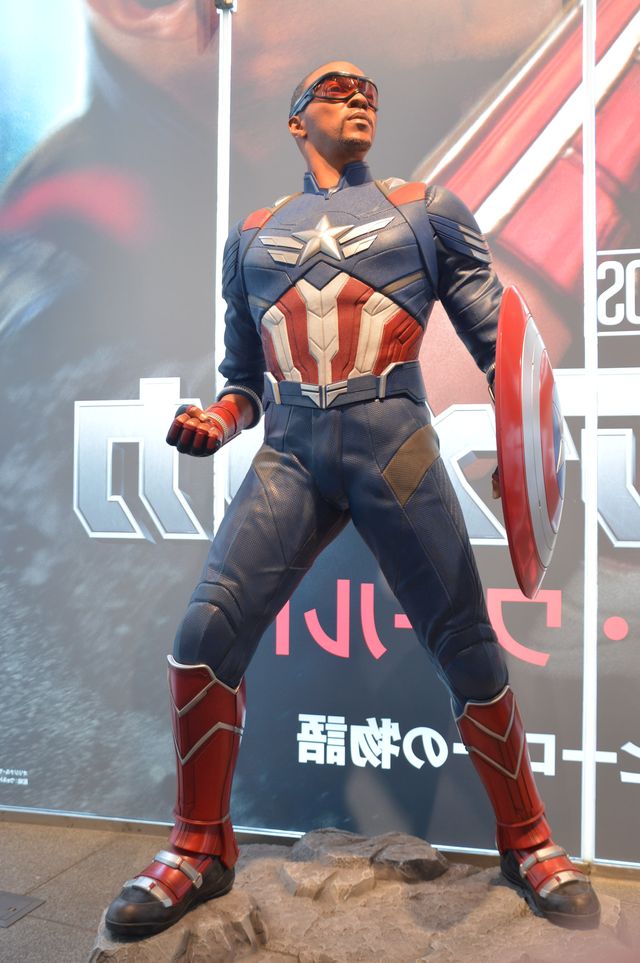 キャプテン・アメリカ、ファルコン 同じようで違うキャプテンのケツ👍👍 2025年も全力前進