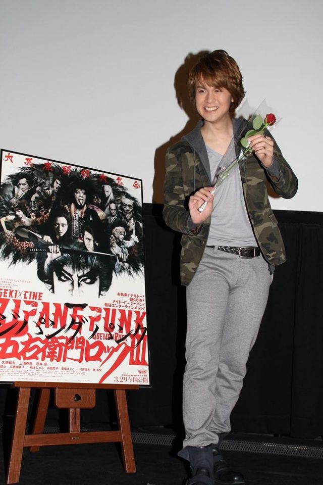 ミュージカル界の王子・浦井健治、シャルルになりきって登場！フォトギャラリー（5枚目）