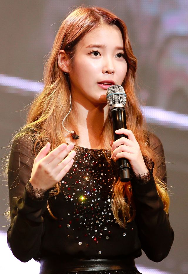 IUが“国民の妹”から魅惑的な女性へ！新アルバム発売記念イベントフォトギャラリー：フォトギャラリー