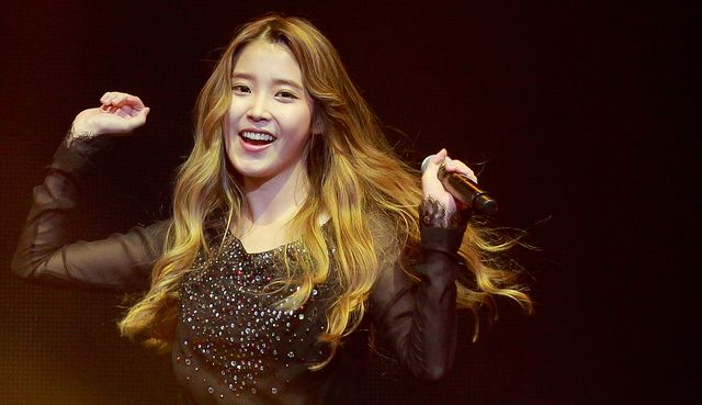 IUが“国民の妹”から魅惑的な女性へ！新アルバム発売記念イベントフォトギャラリー（5枚目）