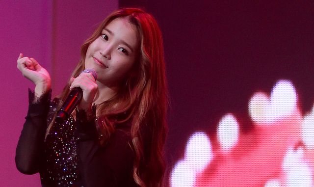 IUが“国民の妹”から魅惑的な女性へ！新アルバム発売記念イベントフォトギャラリー（8枚目）