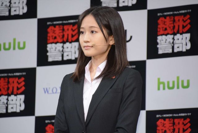 鈴木亮平＆前田敦子、50人の銭形警部に囲まれる（13枚目）