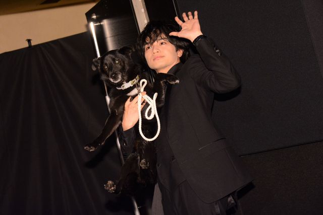 中島健人、二宮和也らと登壇！犬の大吉も：フォトギャラリー