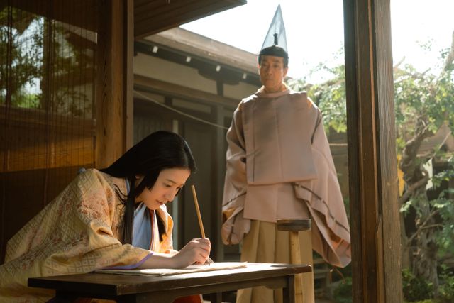 「源氏物語」爆誕！道長から一条天皇へ…「光る君へ」第31回場面写真（12枚目）