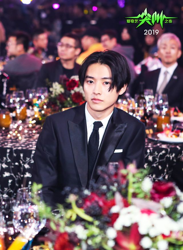 【4枚】山崎賢人、中国語で「もっともっと頑張ります。みなさんありがとう！」（2枚目）