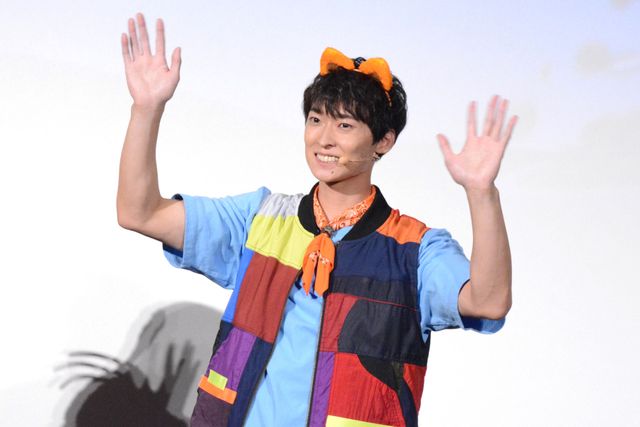 山里亮太＆MEGUMI、まことお兄さんと楽しく体操！『ねこのガーフィールド』公開記念舞台あいさつ（8枚目）