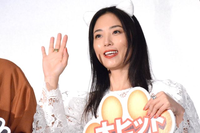 山里亮太＆MEGUMI、まことお兄さんと楽しく体操！『ねこのガーフィールド』公開記念舞台あいさつ（11枚目）