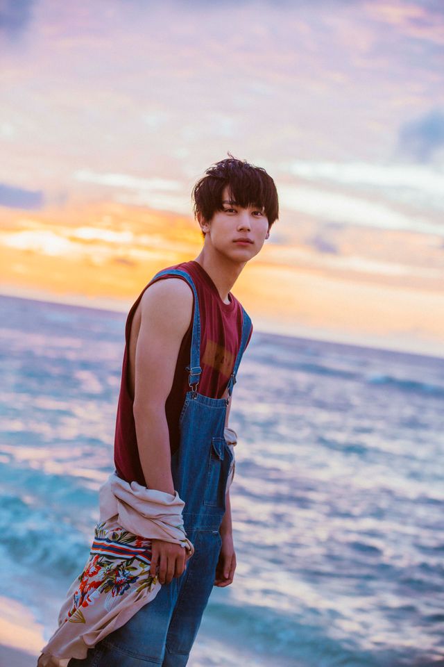 二十歳・中川大志、大人な表情に！「中川大志 写真集『maka hou』」（6枚目）