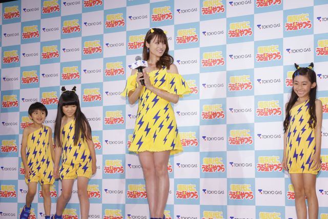 深田恭子、美脚＆美背中で魅了！（8枚目）