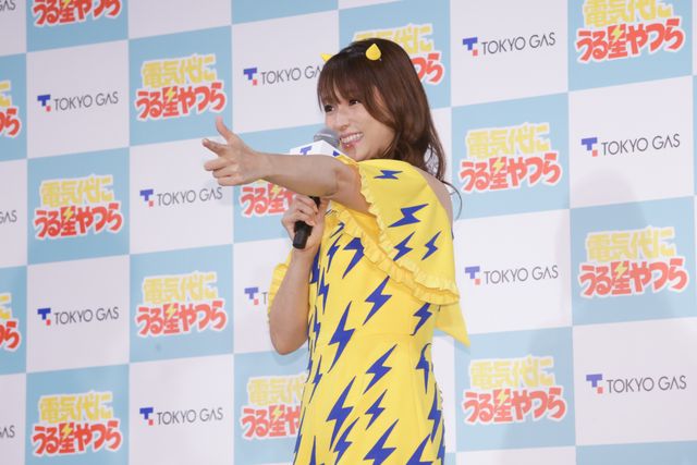 深田恭子、美脚＆美背中で魅了！（15枚目）