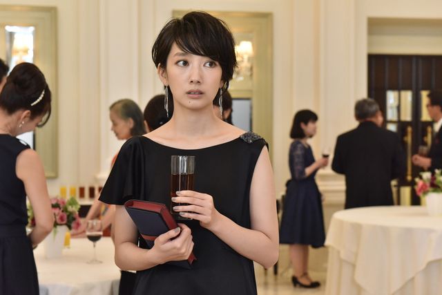 波瑠が黒ドレスでオトナの女性に大変身！：フォトギャラリー