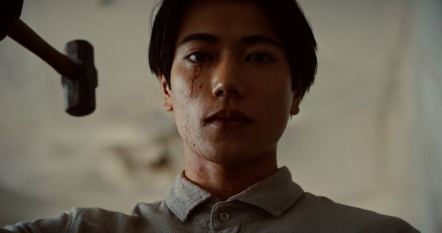 人体で制作された狂気の“人間イス”…『インコンプリート・チェアーズ』海外版ビジュアル＆場面写真（2枚目）
