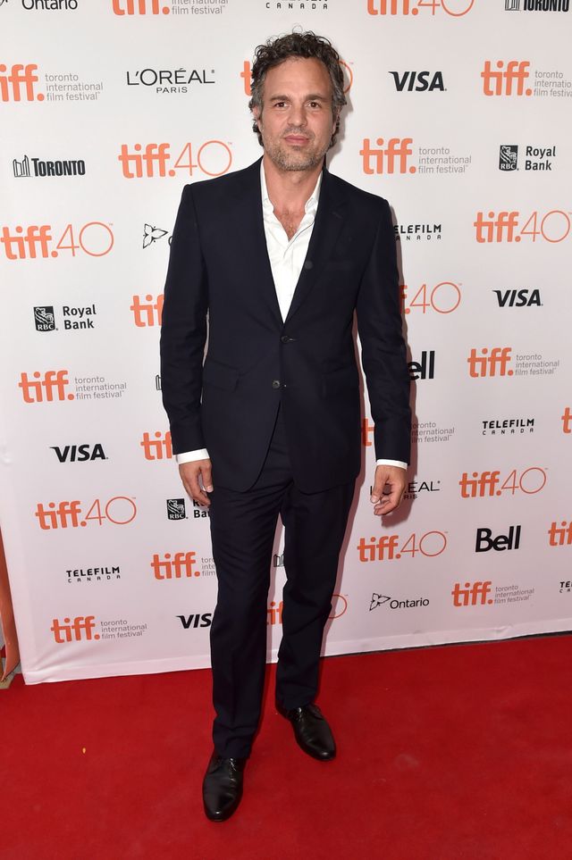 マーク・ラファロが『Spotlight』で演じたボストン・グローブ紙の記者マイクさんとパチリ！トロント映画祭フォトギャラリー（2枚目）