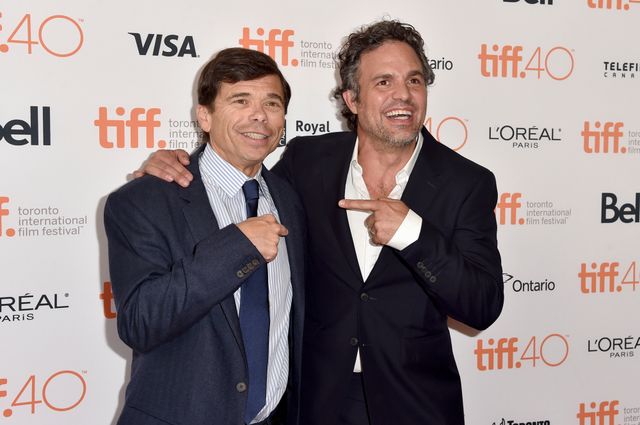 マーク・ラファロが『Spotlight』で演じたボストン・グローブ紙の記者マイクさんとパチリ!トロント映画祭フォトギャラリー