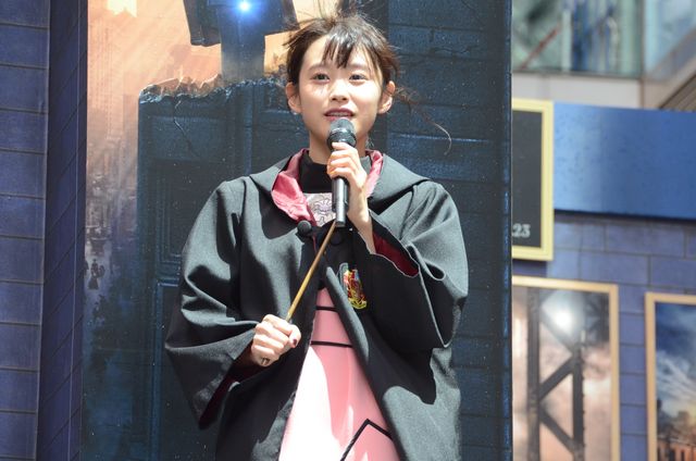 高橋愛　ハリポタ新シリーズの撮影セットも見学　まさにファンタスティック！　画像ギャラリー：フォトギャラリー