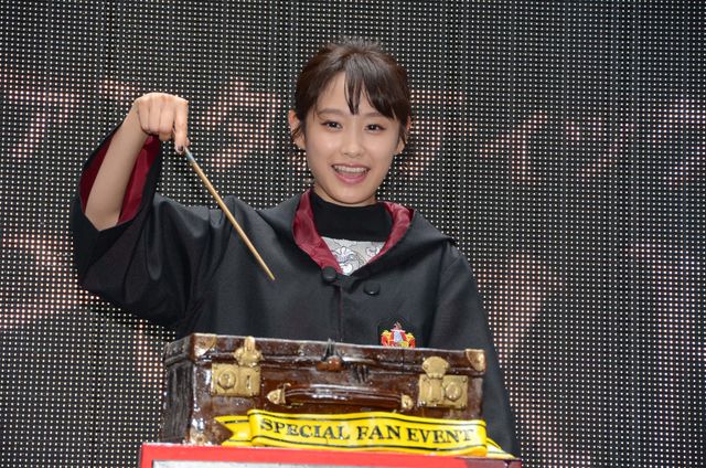 高橋愛　ハリポタ新シリーズの撮影セットも見学　まさにファンタスティック！　画像ギャラリー（3枚目）