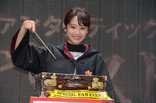 高橋愛　ハリポタ新シリーズの撮影セットも見学　まさにファンタスティック！　画像ギャラリー（4枚目）