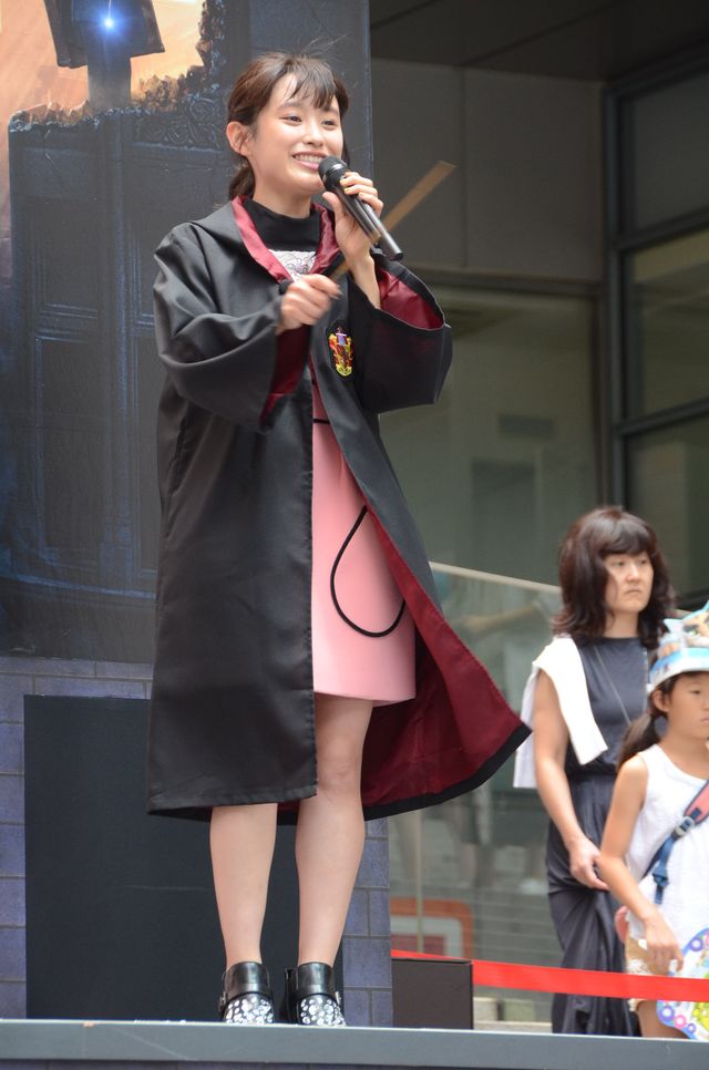 高橋愛　ハリポタ新シリーズの撮影セットも見学　まさにファンタスティック！　画像ギャラリー（7枚目）