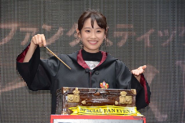 高橋愛　ハリポタ新シリーズの撮影セットも見学　まさにファンタスティック！　画像ギャラリー（11枚目）