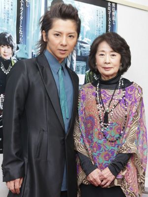 撮影中は相思相愛だった様子の松岡充と吉行和子