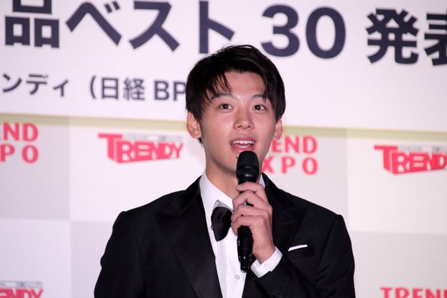 竹内涼真がタキシードで登場！日経トレンディ「2017年ヒット商品ベスト30」＆「2018年ヒット予測ランキング」発表会：フォトギャラリー