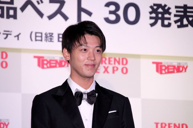 竹内涼真がタキシードで登場！日経トレンディ「2017年ヒット商品ベスト30」＆「2018年ヒット予測ランキング」発表会（3枚目）