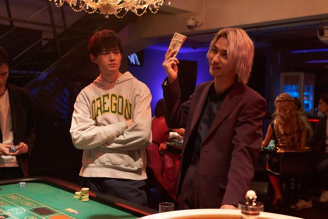 白石麻衣、本郷奏多、櫻井海音の姿も！『嘘喰い』場面カット（2枚目）