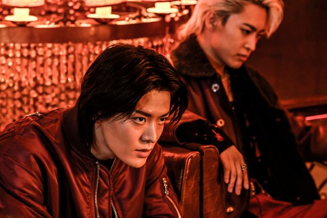 天下井と須嵜に熱視線！映画『HiGH&LOW THE WORST X』より（2枚目）