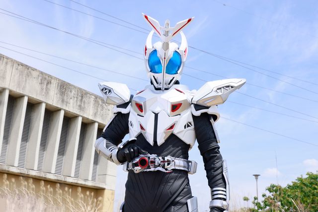 アトラスvsギラファ、新ライダー同士が激突！『仮面ライダーカブト 20th 天を継ぐもの』新規場面カット15枚（9枚目）