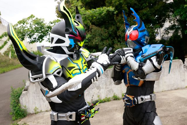 アトラスvsギラファ、新ライダー同士が激突！『仮面ライダーカブト 20th 天を継ぐもの』新規場面カット15枚（11枚目）
