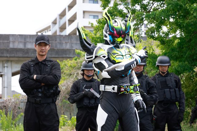 アトラスvsギラファ、新ライダー同士が激突！『仮面ライダーカブト 20th 天を継ぐもの』新規場面カット15枚（15枚目）