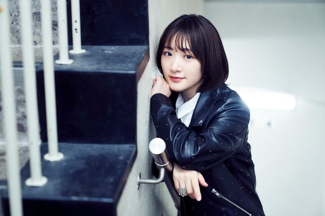 生駒里奈、クールな衣装で美しさ際立つ…＜インタビューカット集＞（3枚目）