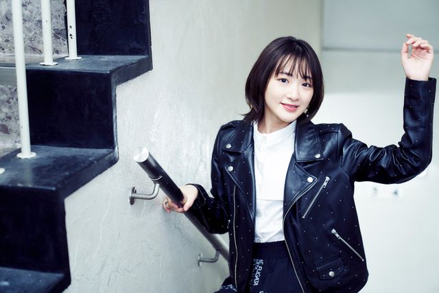 生駒里奈、クールな衣装で美しさ際立つ…＜インタビューカット集＞（4枚目）