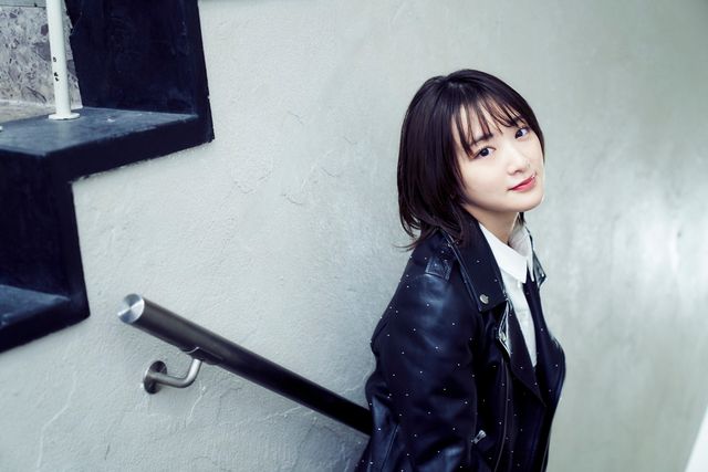 生駒里奈、クールな衣装で美しさ際立つ…＜インタビューカット集＞（6枚目）