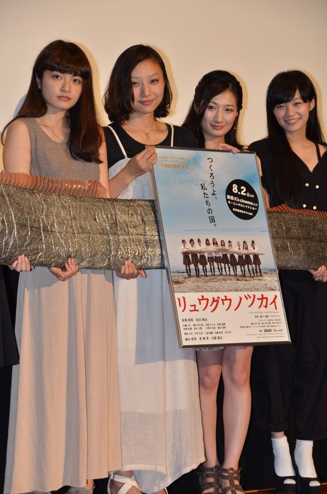 アメリカで実際にあった女子高生の集団妊娠騒動らしいです…『リュウグウノツカイ』初日舞台あいさつ写真ギャラリー（8枚目）